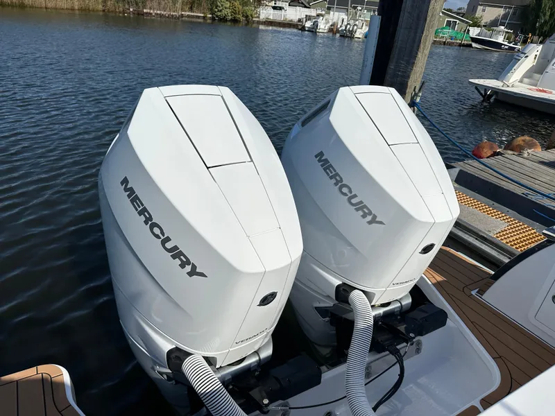 Slide: The Image of Southport 33 FE, Southport 33 Family Edition, Southport 33 Center Console, Southport, REV Yacht Sales - 18