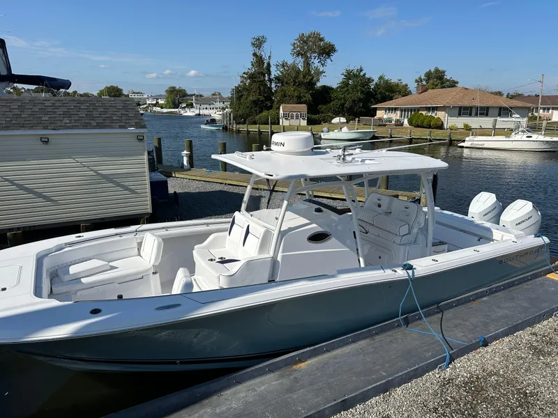 Slide: The Image of Southport 33 FE, Southport 33 Family Edition, Southport 33 Center Console, Southport, REV Yacht Sales - 21