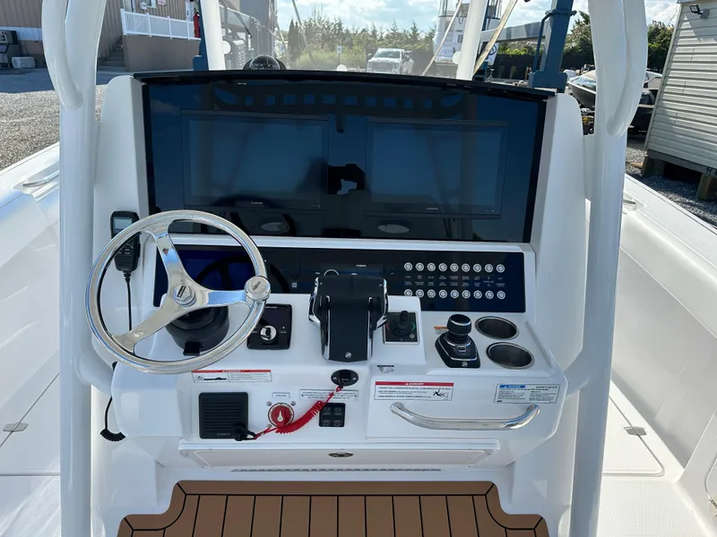 Slide: The Image of Southport 33 FE, Southport 33 Family Edition, Southport 33 Center Console, Southport, REV Yacht Sales - 7