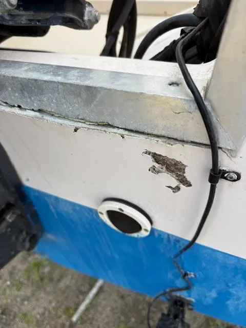 Slide: The Image of Close-up of a 2000 Grady-White 222 FISHERMAN boat with visible damage. - 5