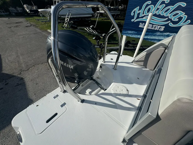 Slide: The Image of 2024 Hurricane FunDeck 2260 RE boat with Yamaha engine at Holiday Marine. - 14