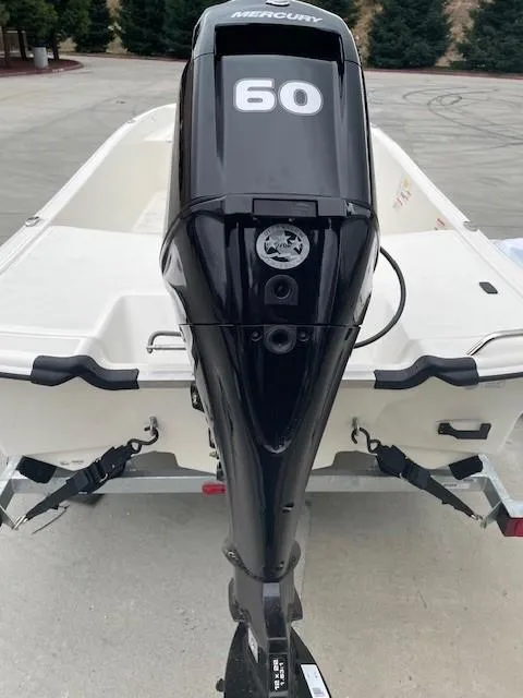Slide: The Image of 2025 Mako Pro Skiff 17 CC with Mercury 60 outboard motor. - 10