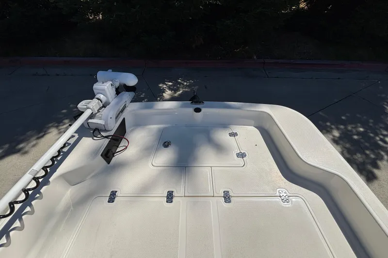 Slide: The Image of 2025 Mako Pro Skiff 17 CC boat deck with mounted trolling motor. - 13