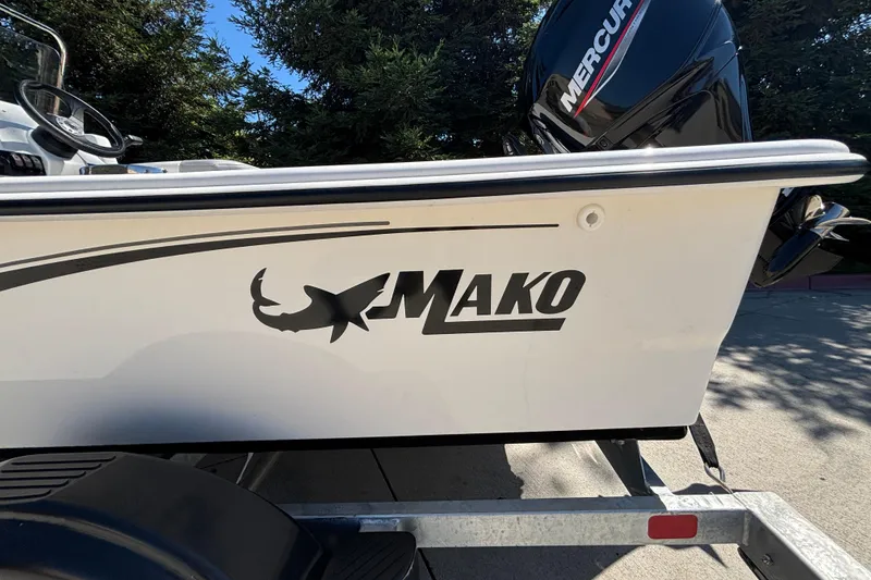 Slide: The Image of 2025 Mako Pro Skiff 17 CC boat with Mercury engine on trailer. - 26