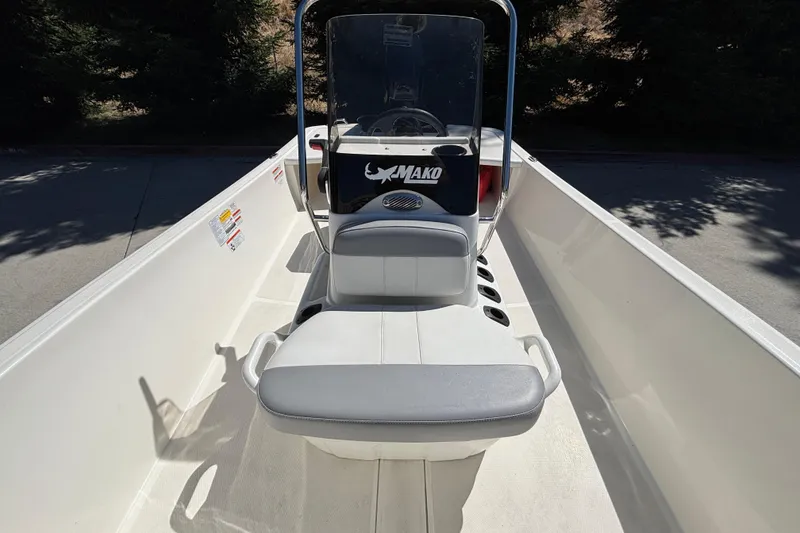 Slide: The Image of 2025 Mako Pro Skiff 17 CC boat interior with console and seating. - 21