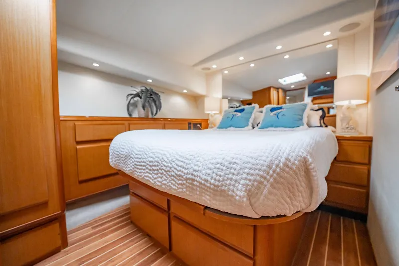 Slide: The Image of Luxurious cabin interior of 2000 Viking 50 Conv Sport Fisher yacht. - 24
