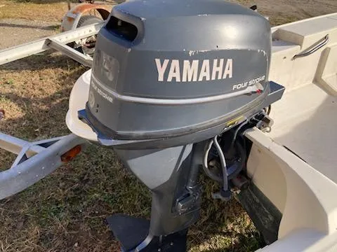 The Image of Yamaha four-stroke outboard motor on Jouet 13 boat, 1998 model. - 1