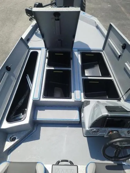 Slide: The Image of Trolling motor on 2025 Xpress H20 Bass boat, featuring Maxxum branding. - 10