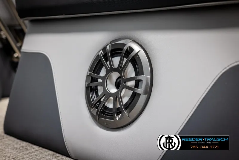 Slide: The Image of Avalon LSZ QLS 2025 boat speaker detail with sleek design and modern finish. - 40