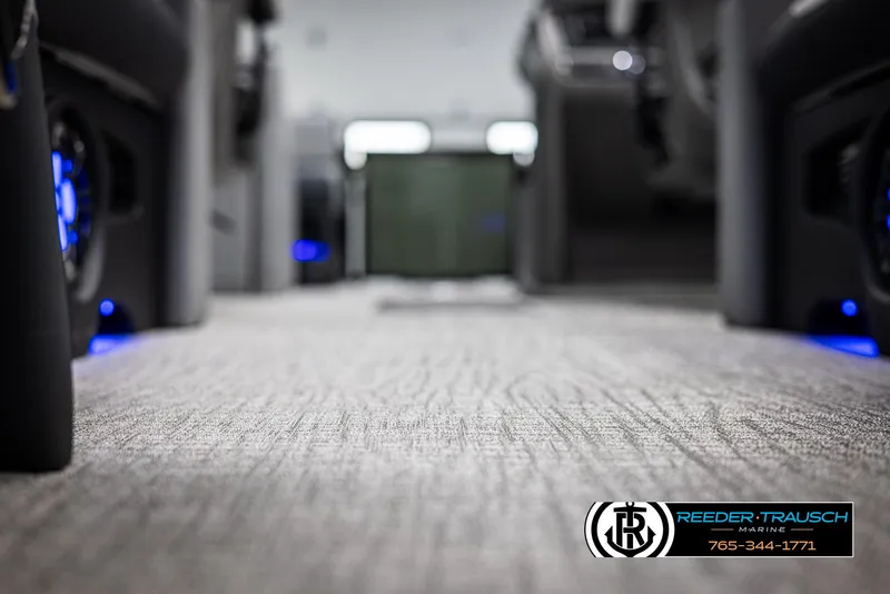 Slide: The Image of 2025 Avalon LSZ QLS interior with modern design and ambient lighting. - 41