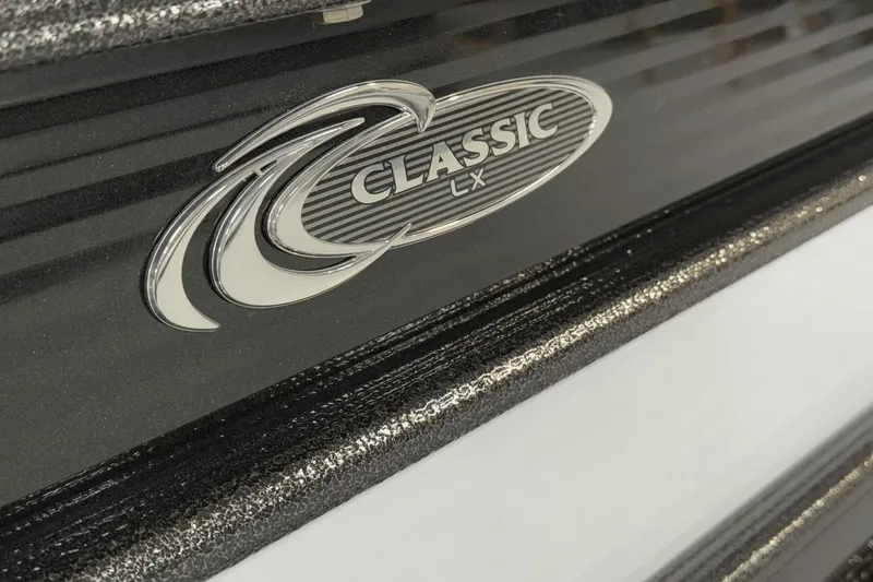 Slide: The Image of Crest 220 CLASSIC LX TRI-TOON 2021 - 10