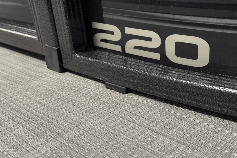 Slide: The Image of Crest 220 CLASSIC LX TRI-TOON 2021 - 11