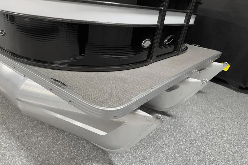 Slide: The Image of Crest 220 CLASSIC LX TRI-TOON 2021 - 13