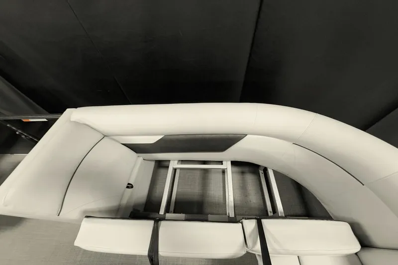 Slide: The Image of Crest 220 CLASSIC LX TRI-TOON 2021 - 22