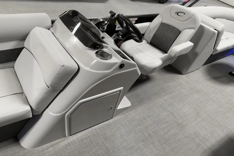 Slide: The Image of Crest 220 CLASSIC LX TRI-TOON 2021 - 26
