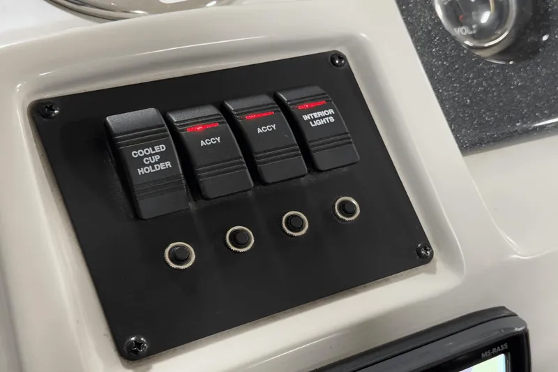 Slide: The Image of Crest 220 CLASSIC LX TRI-TOON 2021 - 33