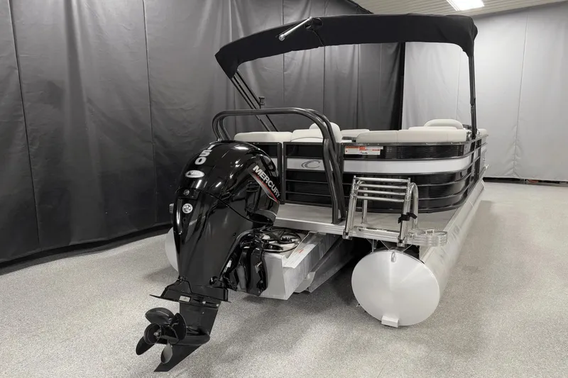 Slide: The Image of Crest 220 CLASSIC LX TRI-TOON 2021 - 4