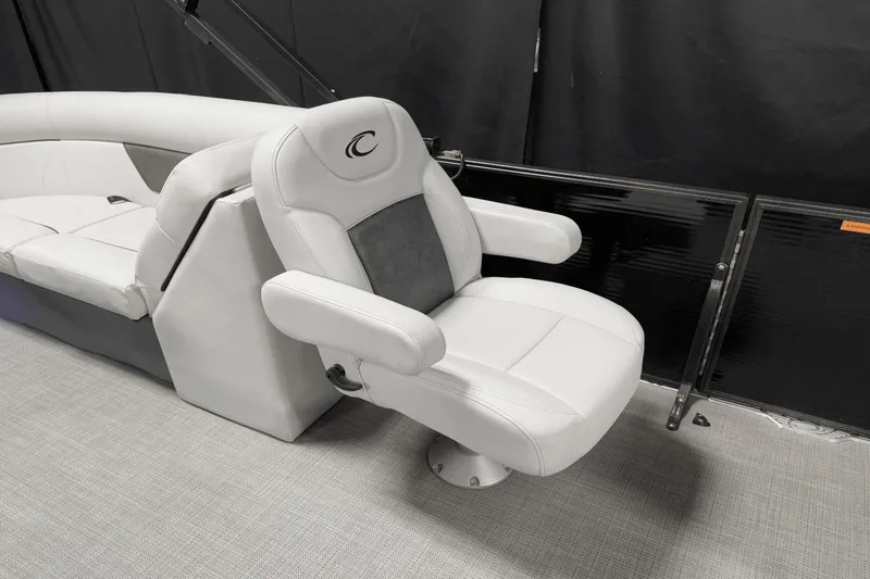 Slide: The Image of Crest 220 CLASSIC LX TRI-TOON 2021 - 46