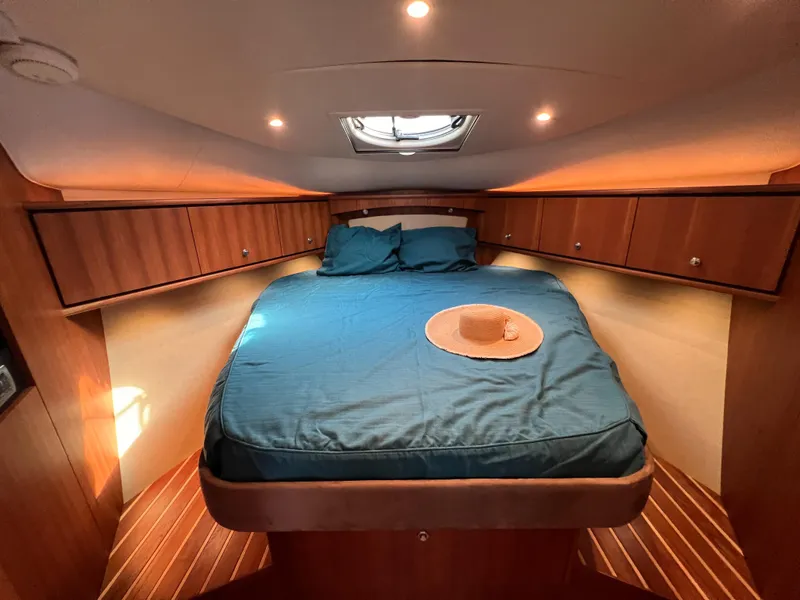 Slide: The Image of Tiara 3900 Sovran 2008 - 50