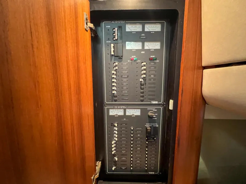 Slide: The Image of Tiara 3900 Sovran 2008 - 53