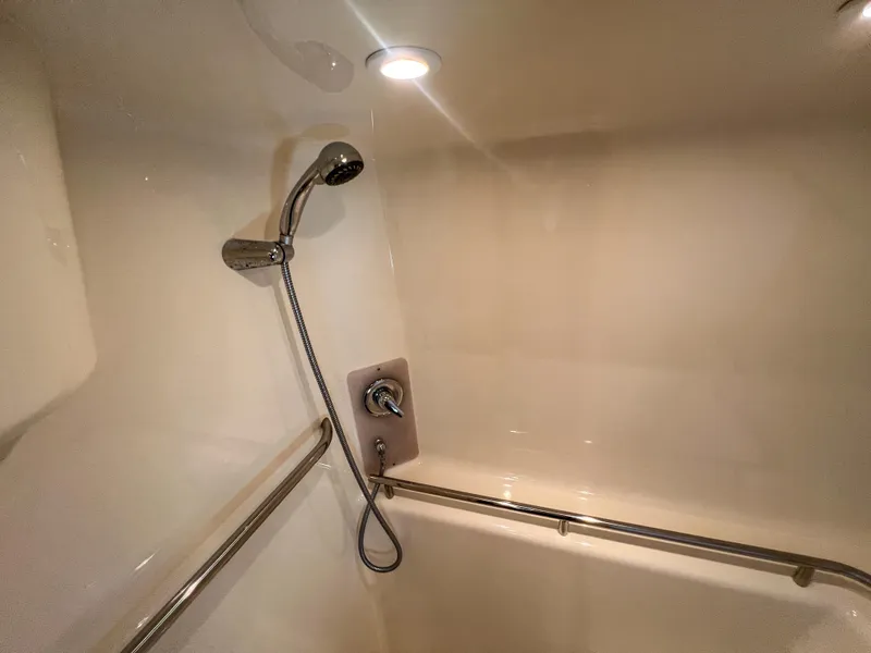 Slide: The Image of Tiara 3900 Sovran 2008 - 58