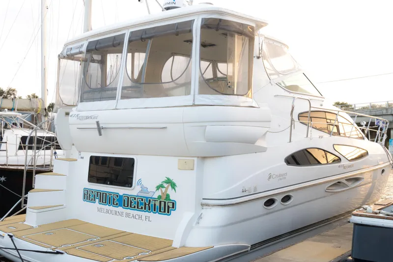 The Image of Cruisers 415 Express Motoryacht 2006 - 0