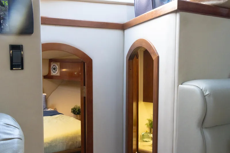 Slide: The Image of Cruisers 415 Express Motoryacht 2006 - 26