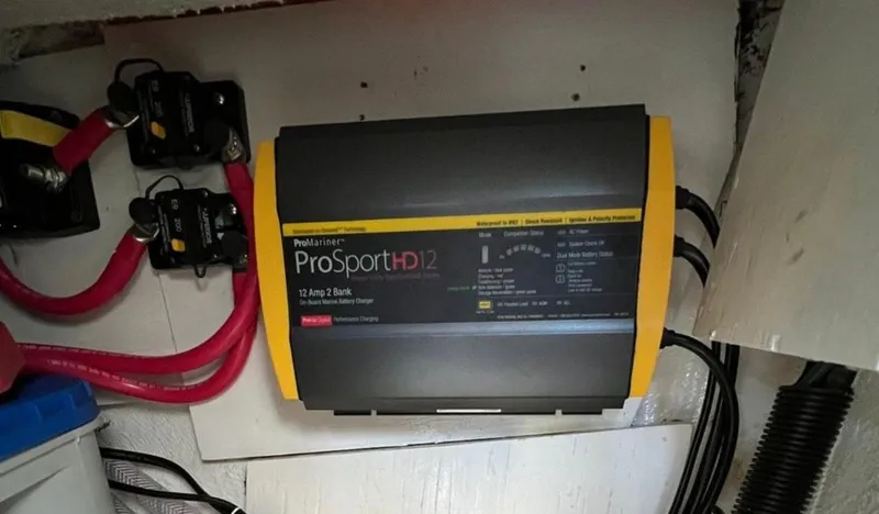 Slide: The Image of ProMariner ProSport HD12 battery charger in 2002 Seaswirl Striper 2601 Walkaround boat. - 14