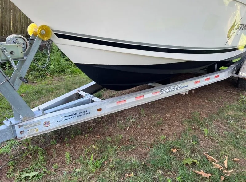 Slide: The Image of Seaswirl Striper 2601 Walkaround 2002 on Vantage trailer, side view. - 6