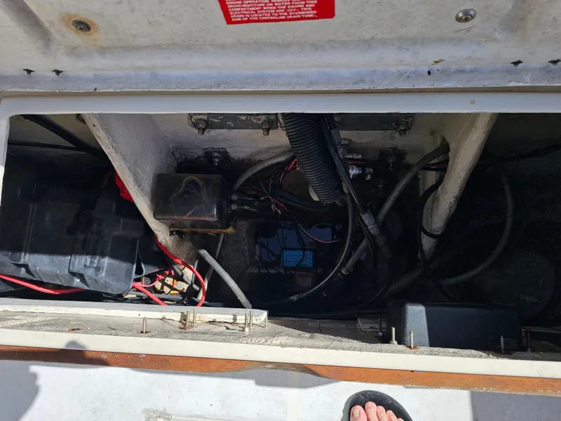 Slide: The Image of 1985 Grady-White 228 SEAFARER boat interior wiring and battery compartment. - 29