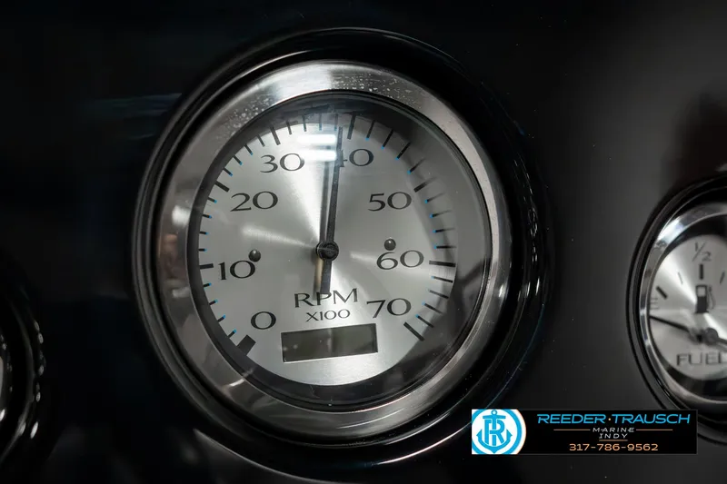 Slide: The Image of Tachometer of 2025 Bennington 22 SLSE boat, displaying RPM gauge. - 33