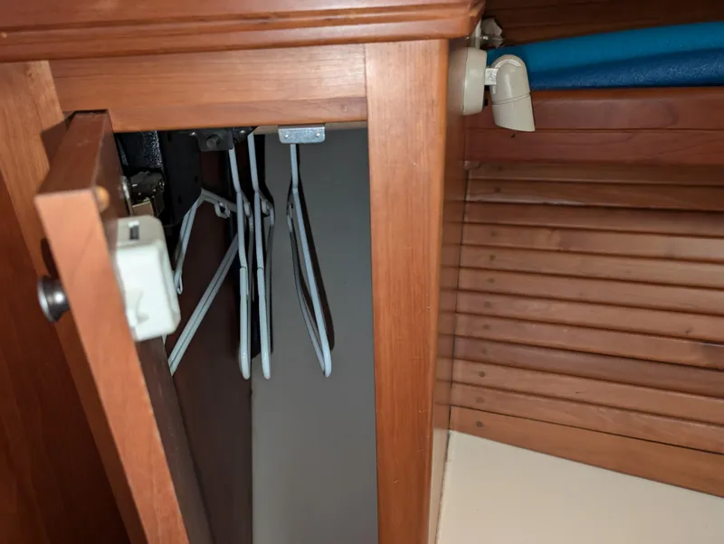 Slide: The Image of Mainship Pilot Sedan 34 - 19