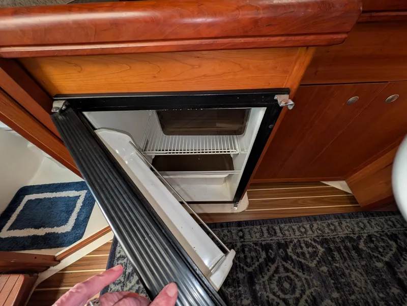 Slide: The Image of Mainship Pilot Sedan 34 - 36