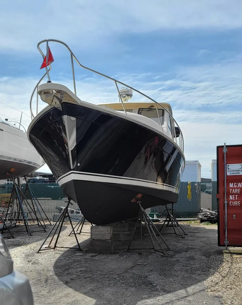 Slide: The Image of Mainship Pilot Sedan 34 - 7