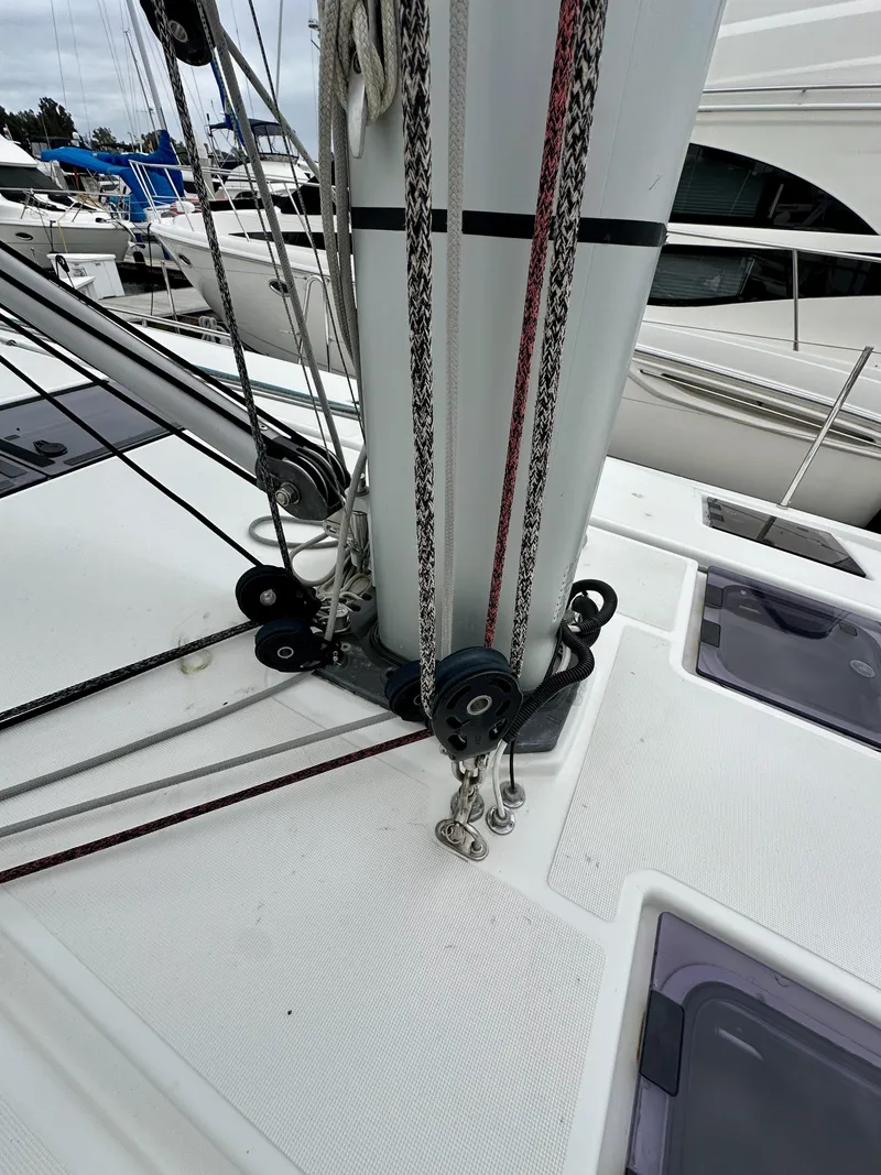 Slide: The Image of Jeanneau Sun Odyssey 490 sailboat deck with rigging, 2020 model. - 32