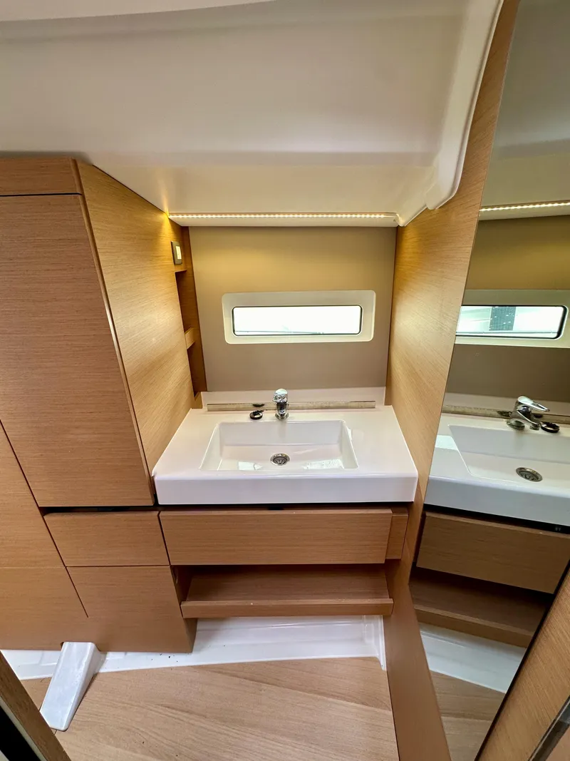 Slide: The Image of Jeanneau Sun Odyssey 490 2020 - 91