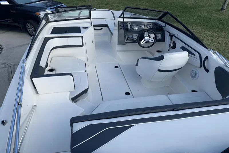 Slide: The Image of Sea Ray 190 SPX OB 2017 - 2