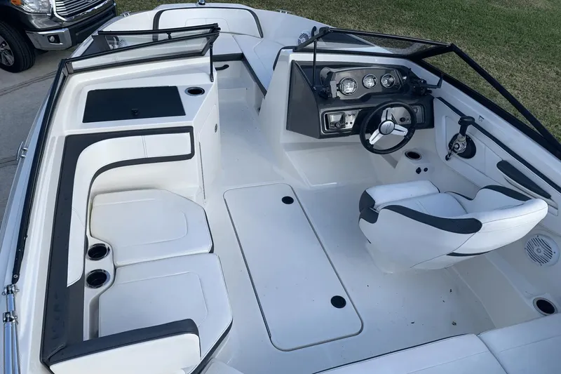 Slide: The Image of Sea Ray 190 SPX OB 2017 - 3