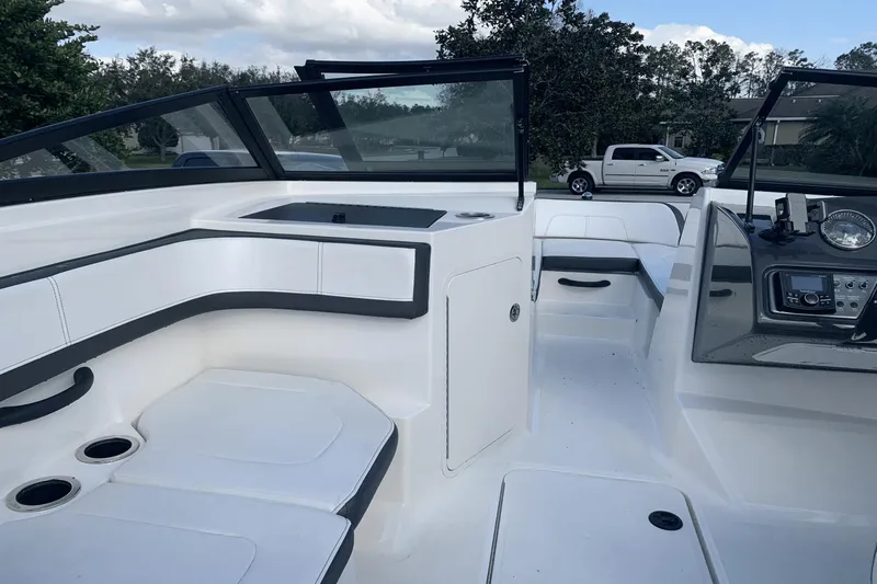 Slide: The Image of Sea Ray 190 SPX OB 2017 - 4