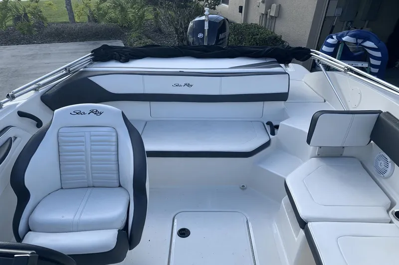 Slide: The Image of Sea Ray 190 SPX OB 2017 - 5