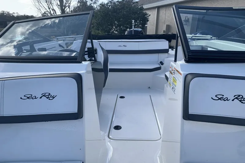 Slide: The Image of Sea Ray 190 SPX OB 2017 - 8