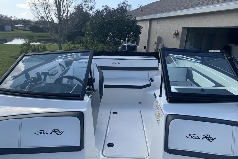 Slide: The Image of Sea Ray 190 SPX OB 2017 - 9