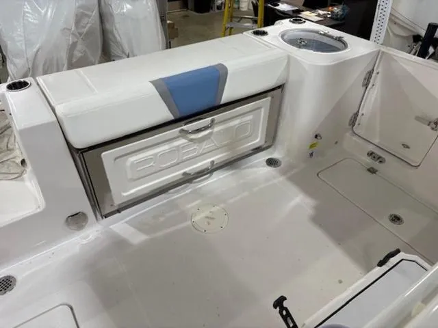 Slide: The Image of 2024 Robalo R250 boat interior with storage compartment and seating. - 6