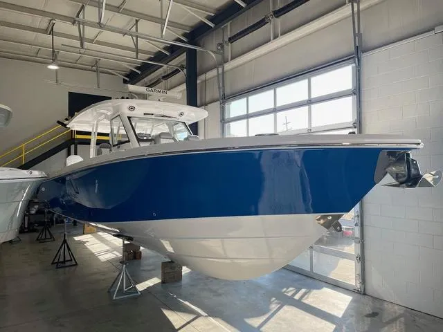 The Image of Everglades 395 Center Console 2025 - 1