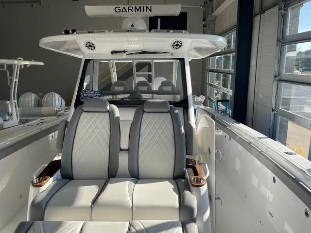 Slide: The Image of Everglades 395 Center Console 2025 - 11