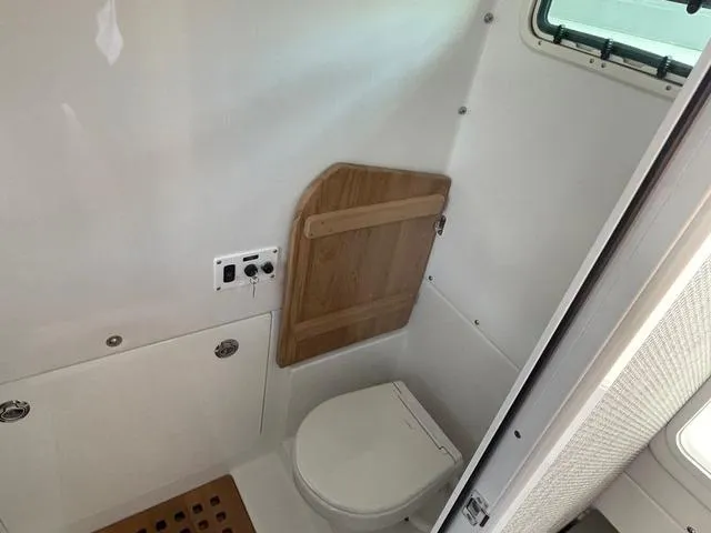 Slide: The Image of Everglades 395 Center Console 2025 - 16