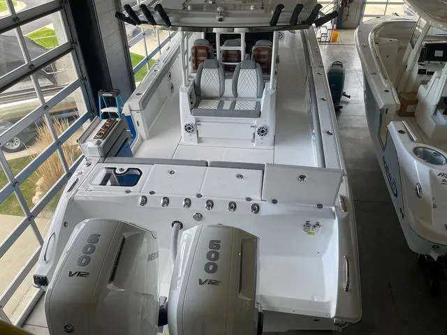 Slide: The Image of Everglades 395 Center Console 2025 - 19
