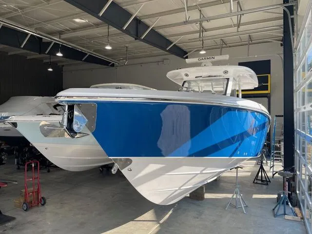 Slide: The Image of Everglades 395 Center Console 2025 - 3