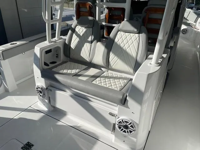 Slide: The Image of Everglades 395 Center Console 2025 - 6