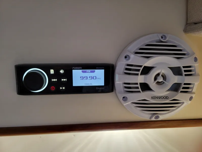 Slide: The Image of Fusion stereo and Kenwood speaker on 1997 Larson 290 Cabrio boat. - 40